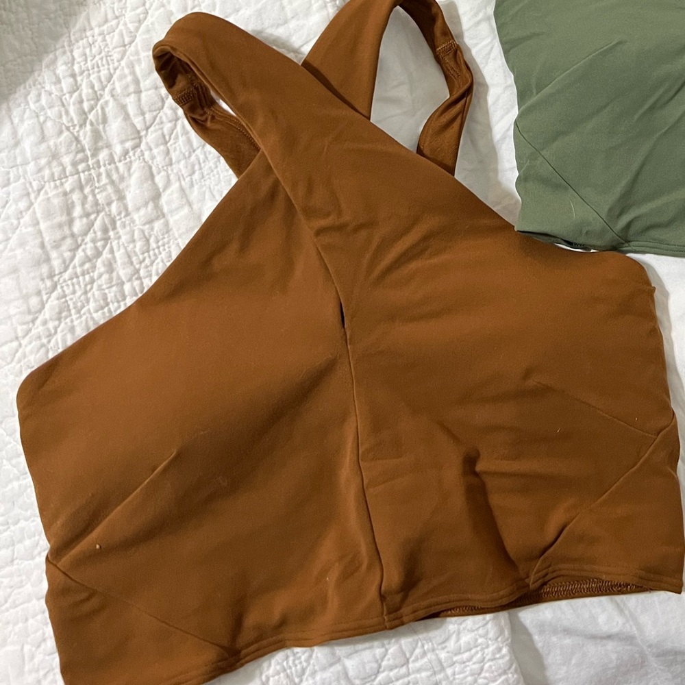 Lululemon MuMu cross bra